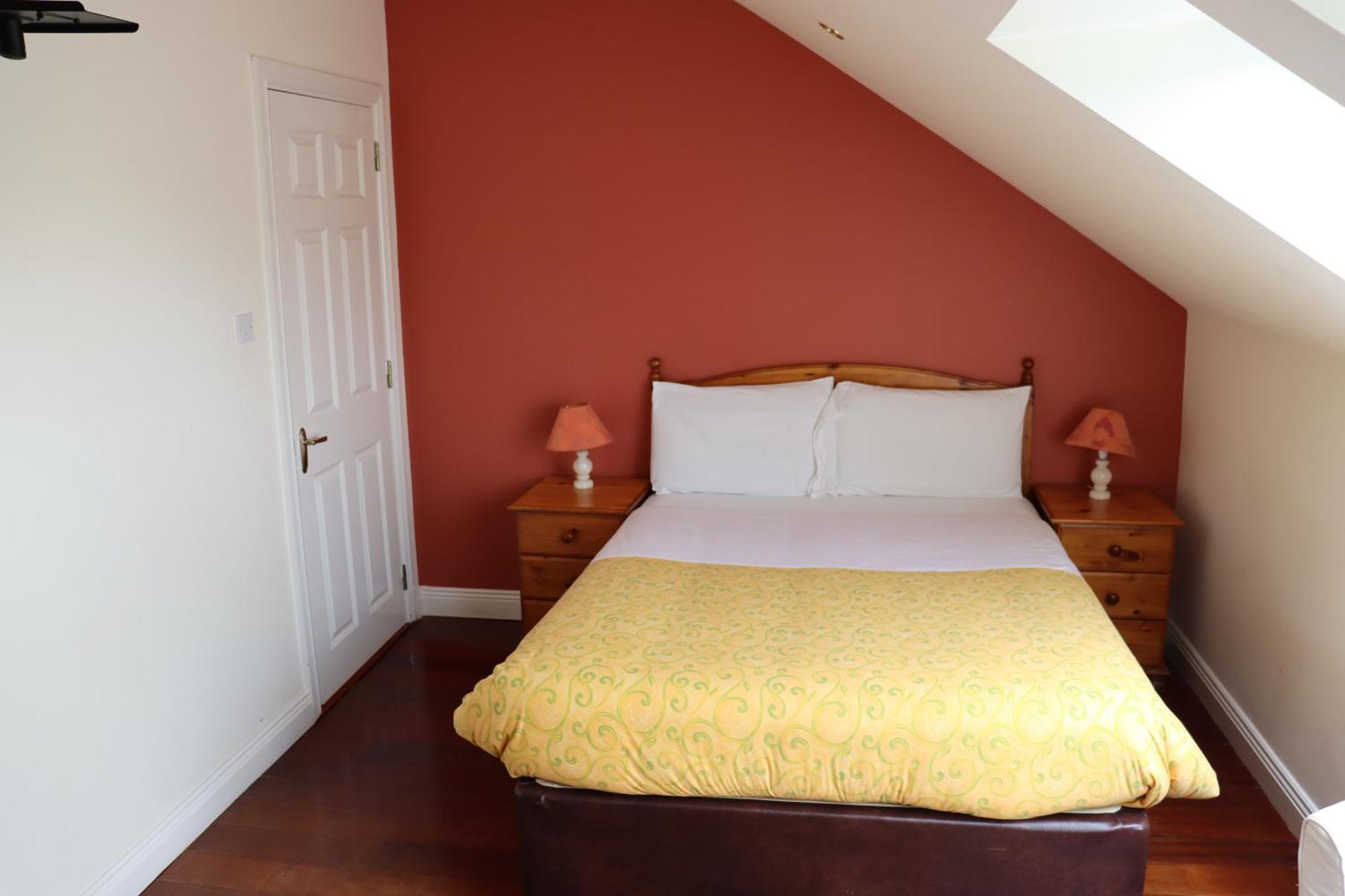 The Old Pier Guest Accommodation, Bed Only, No Breakfast Ballydavid Εξωτερικό φωτογραφία
