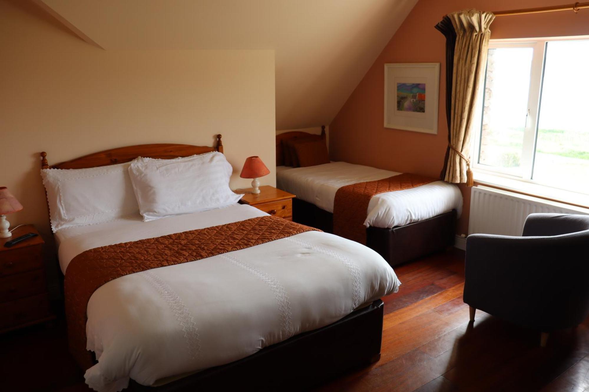 The Old Pier Guest Accommodation, Bed Only, No Breakfast Ballydavid Εξωτερικό φωτογραφία