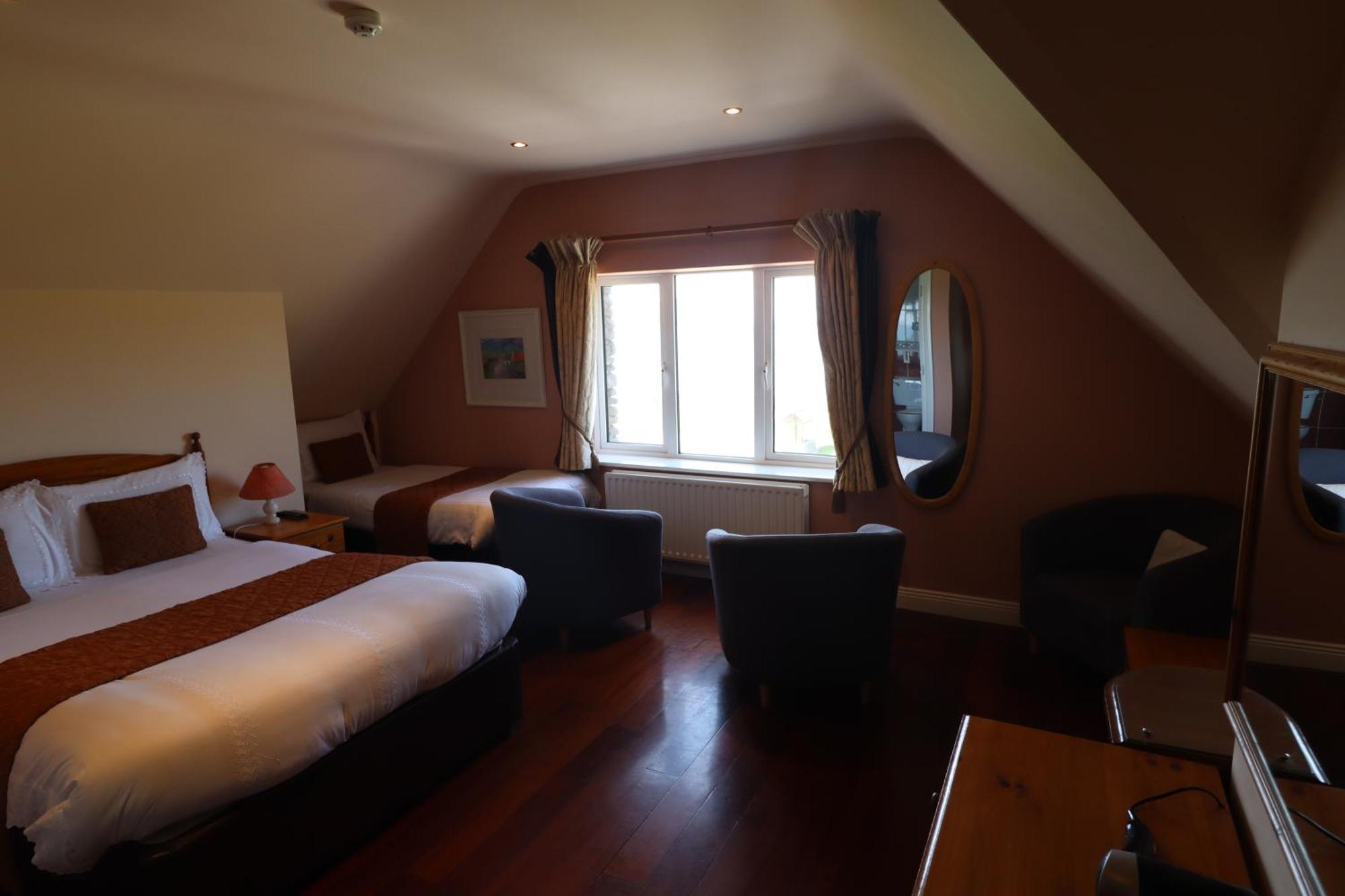 The Old Pier Guest Accommodation, Bed Only, No Breakfast Ballydavid Εξωτερικό φωτογραφία