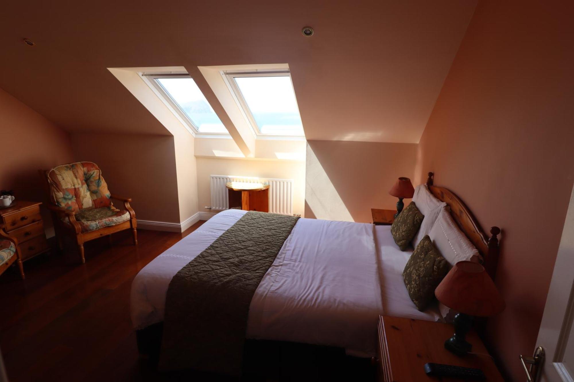 The Old Pier Guest Accommodation, Bed Only, No Breakfast Ballydavid Εξωτερικό φωτογραφία