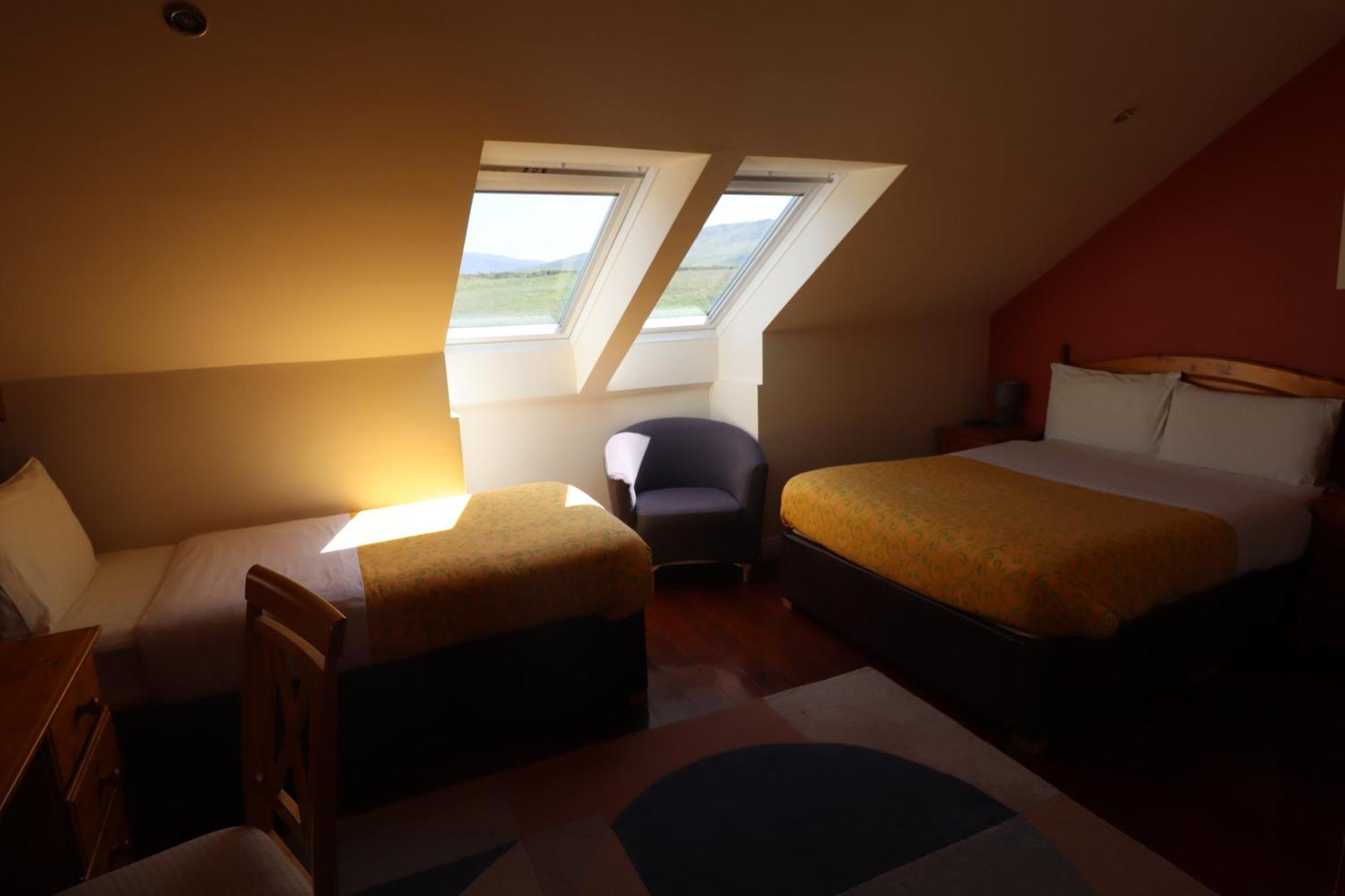 The Old Pier Guest Accommodation, Bed Only, No Breakfast Ballydavid Εξωτερικό φωτογραφία