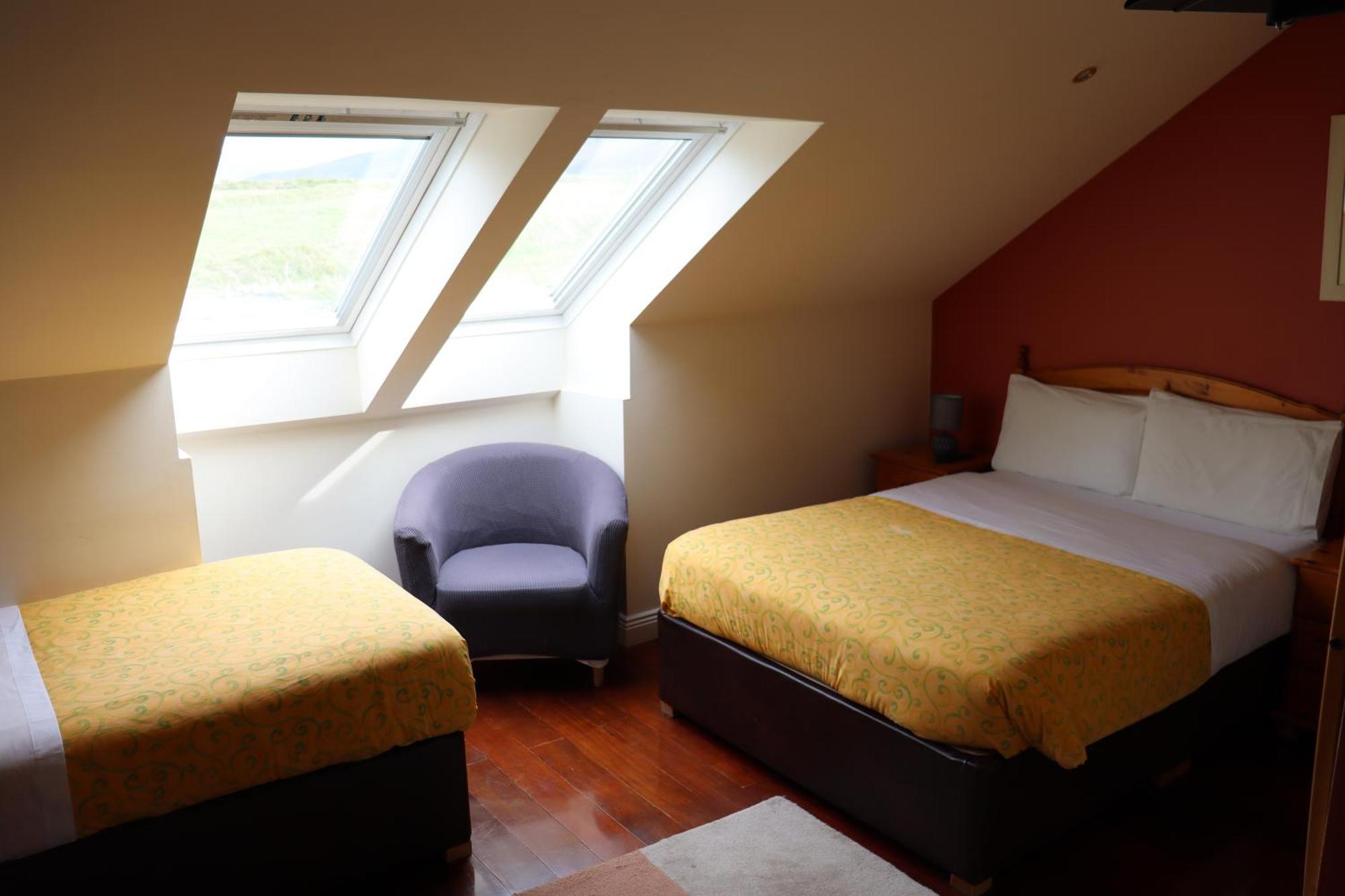 The Old Pier Guest Accommodation, Bed Only, No Breakfast Ballydavid Εξωτερικό φωτογραφία